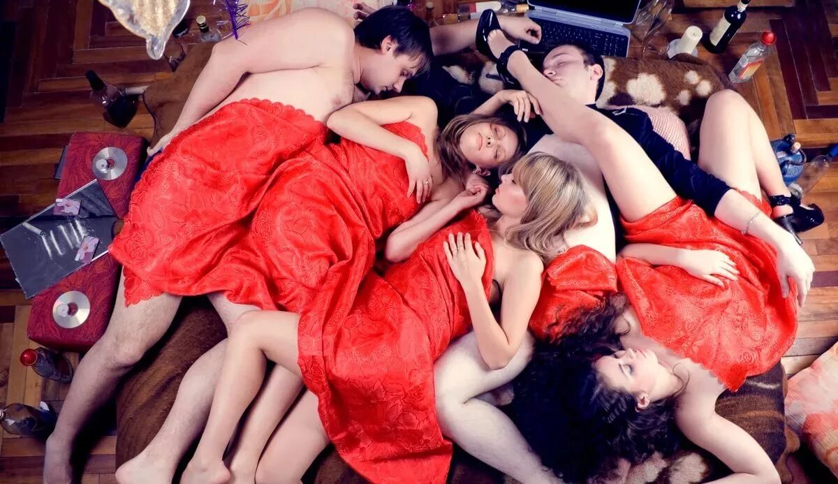 Не хожу на тусовки. Не хожу на тусовки. Корпоратив пьянка. Пьяный новый год. Корпоратив на новый год прикольные.