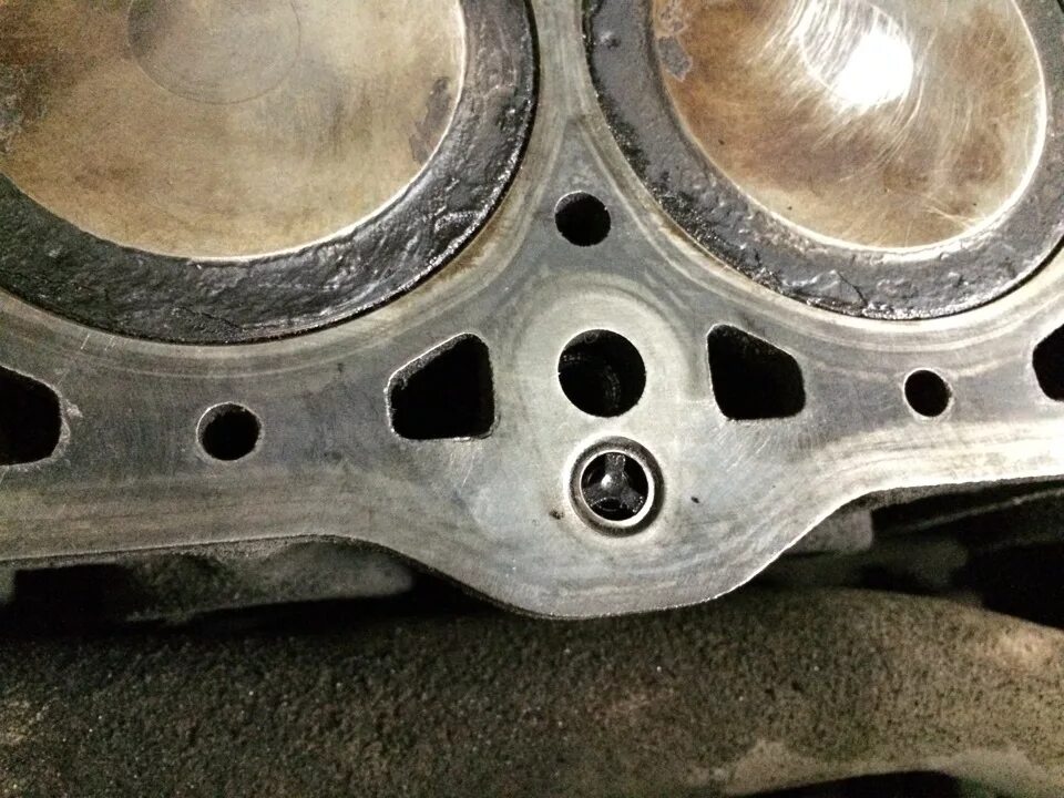 Клапан 21135-23010. Hyundai/Kia 21135-23010. Клапан блока Хундай акцент. Клапан в ГБЦ Гетц 1.6. Трещина давления