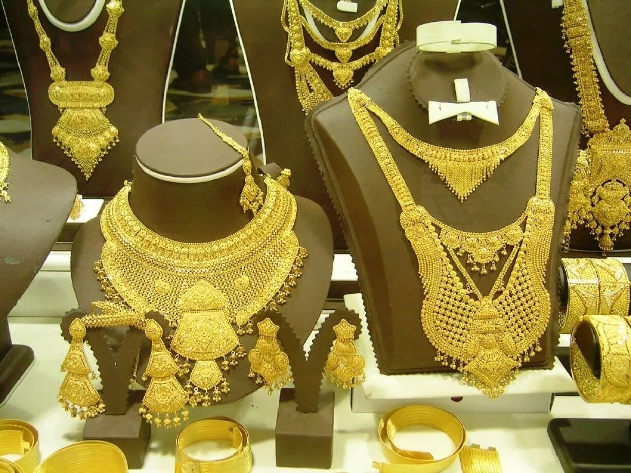 Слушать арабское золото. Pure Gold Jewellers Dubai. Колье Дубайский золотой рынок. Арабские украшения из золота. Дубайская бижутерия.