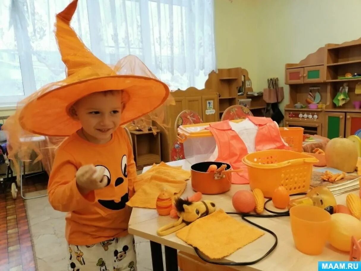 Оранжевый день в детском саду. Оранжевый день в детском саду. Оранжевый день в школе украшение. Оранжевый день в саду. Оранжевый день в саду.