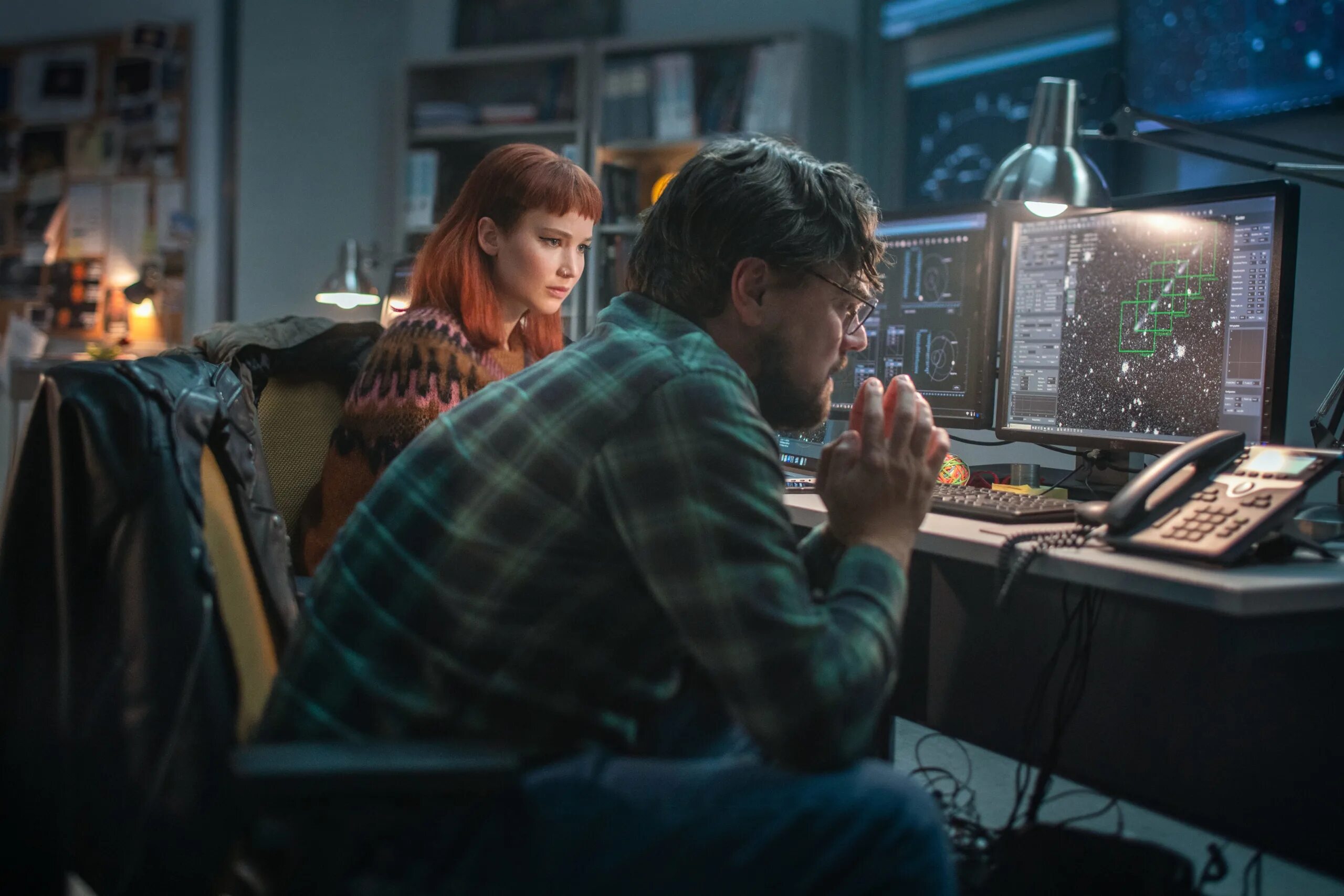 Edward don t look. Ди каприо и дженнифер лоуренс. don&#039;t look up фильм 2025. дженнифер 2025 нетфликс. леонардо ди каприо и дженнифер лоуренс.