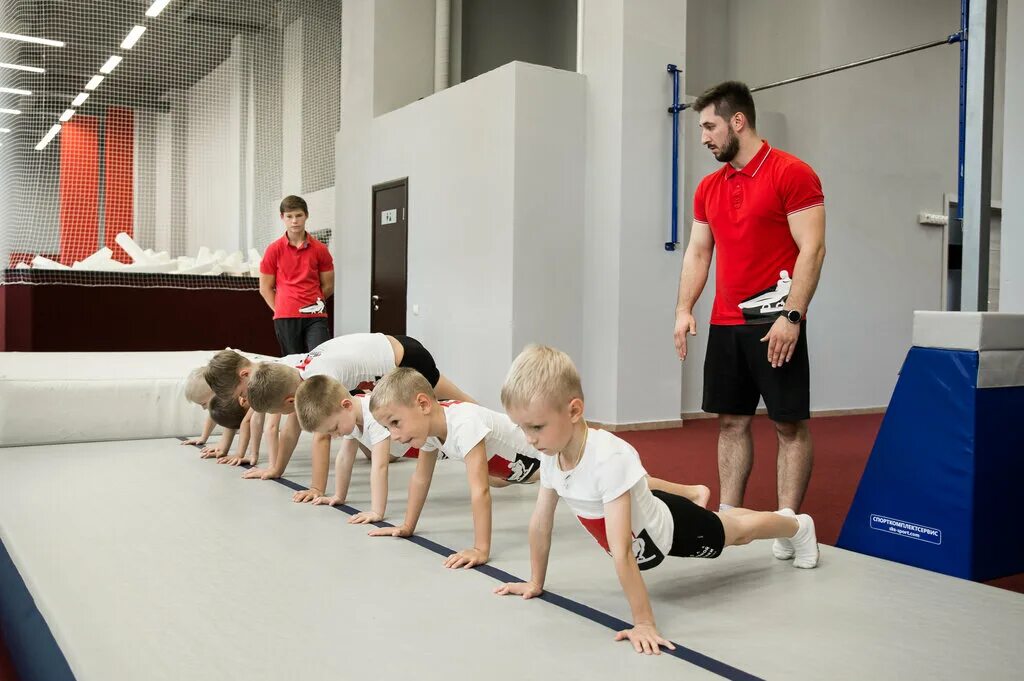 Представляем спортивную школу. Школа спортивной гимнастики Андрея. Школа Андрея Перевозникова. Школа гимнастики Андрея Перевозникова. Школа спортивной гимнастики Видное.