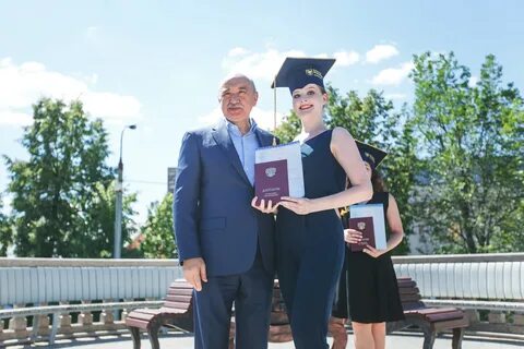 По окончании юридического факультета