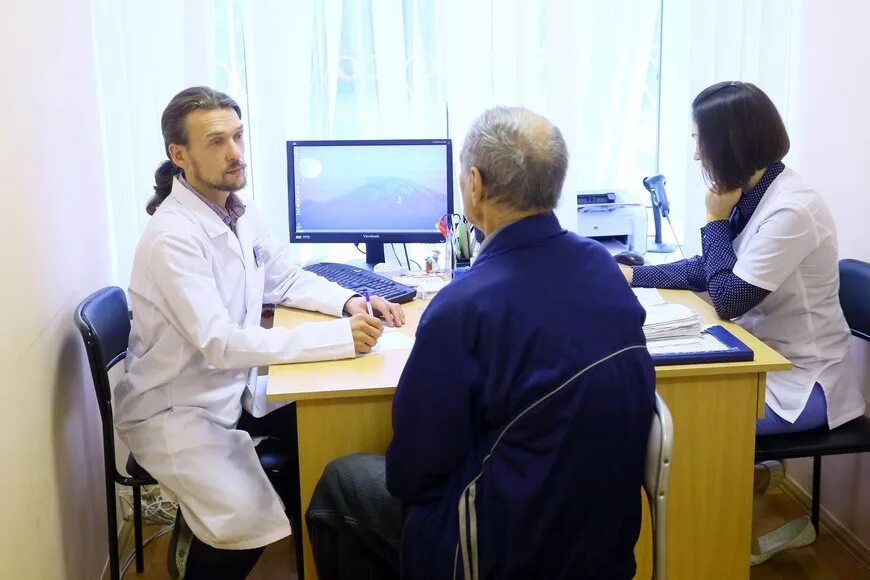 1 городская клиническая больница минск. курская городская поликлиника 1. боткина 19 корпус офтальмология. 1 городская больница курск. тел больницы 1.