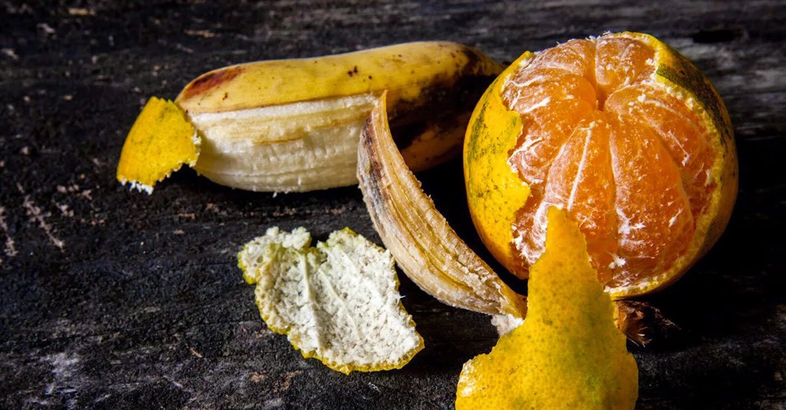 Кожура плодов. Кожура мандарина. Апельсиновая кожура. Банан и апельсин. Цедра апельсина.