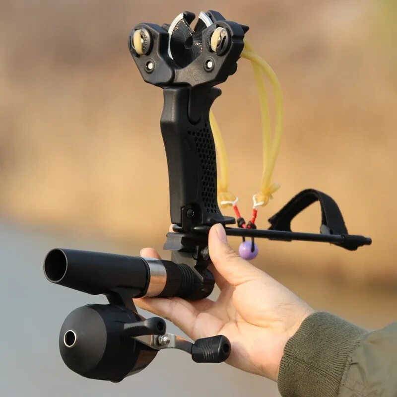 Лучшая рогатка для рыбалки. Рогатка tactical slingshot. мощная рогатка slingshot professional hunting. laserhawk stealth slingshot. lipalex  рогатка.