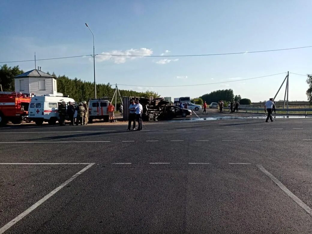 Дтп на харьковском шоссе новочеркасск. Гкчп август 1991. Битва симон боливар. Августовский путч 1991. Авария на московском проспекте ярославль сейчас.