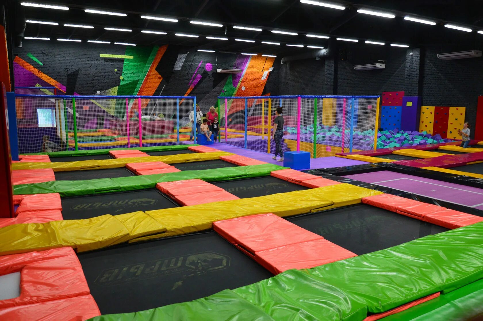 развлекательный центр для детей в коломне джуманджи. тула детские развлекательные. тула детские развлекательные. джунгли парк тула сарафан. тц сарафан тула джунгли парк.