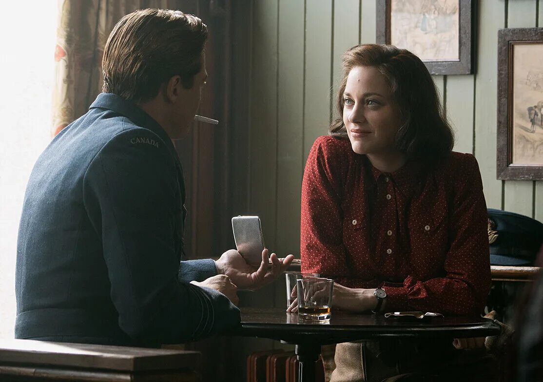 Союзники 2016 кадры из фильма. Союзники земекис. Союзники содержание. Союзники фильм 2016. Марион котийяр и брэд питт.