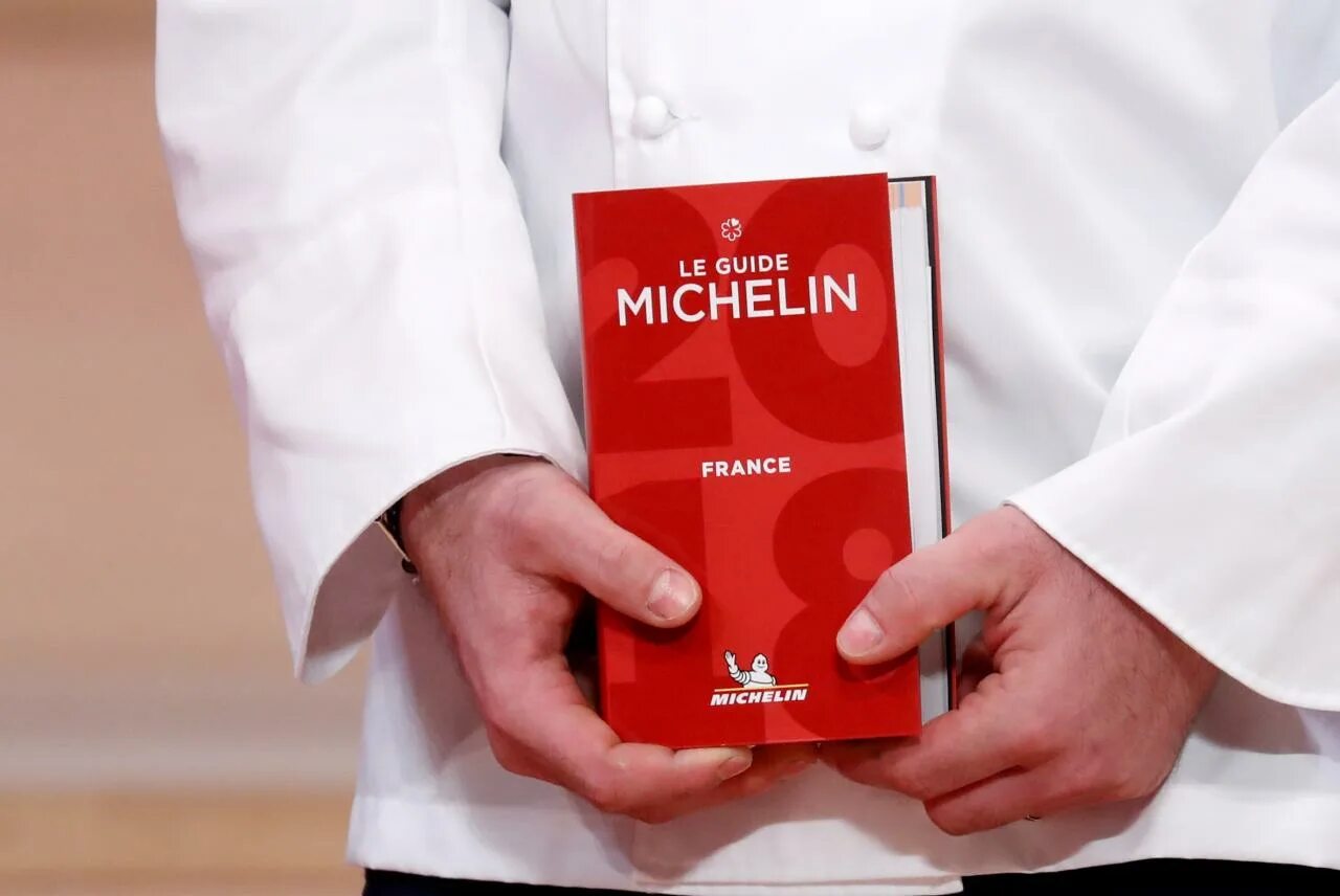 Первая звезда мишлен. Красный гид Мишлен звезды. Красный путеводитель Мишлен. Guide Michelin 1900. Звезда Мишлен для ресторана.