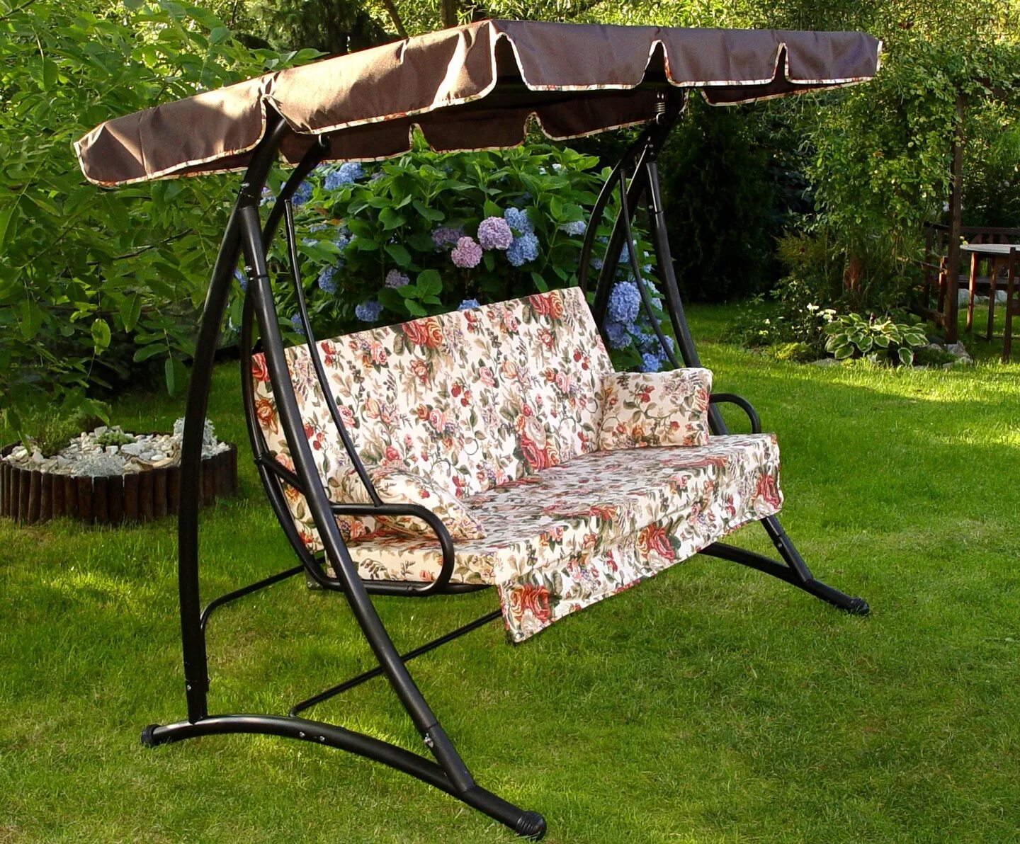 Крыша на качели купить. Садовые качели Garden Swing. Качели садовые Koopman x29100100. Подушки на садовую качель. Подушки для дачных качелей.