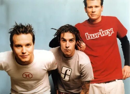 Blink 182 2025. Blink-182. blink 182 2000. группа blink-182 молодые. блинк 182 молодые.
