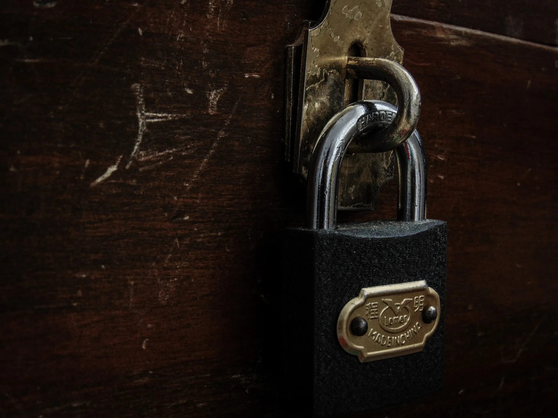 значок конфиденциальности. красивый замочек. набор замков "мастер-ключ" bohrer мкпд-505. защита денег. замки висячие apecs (6locks+5keys).