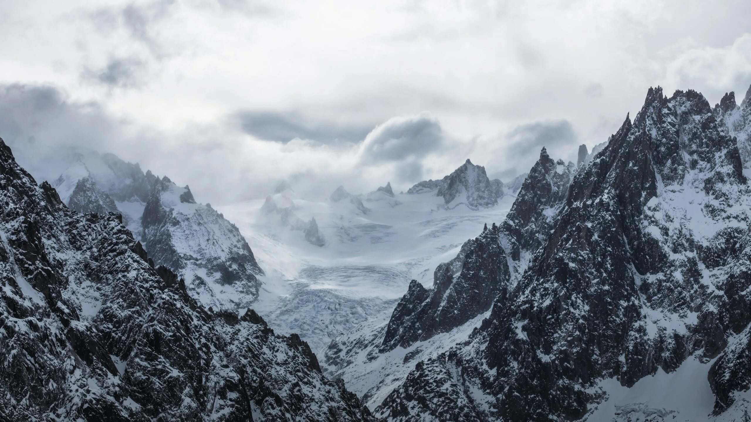 London boys - go tell it on the mountain. Newsong-go tell it on the mountain. Go tell it from the mountain book. Мужчина смотрит на гору 4к. Снежные горы.