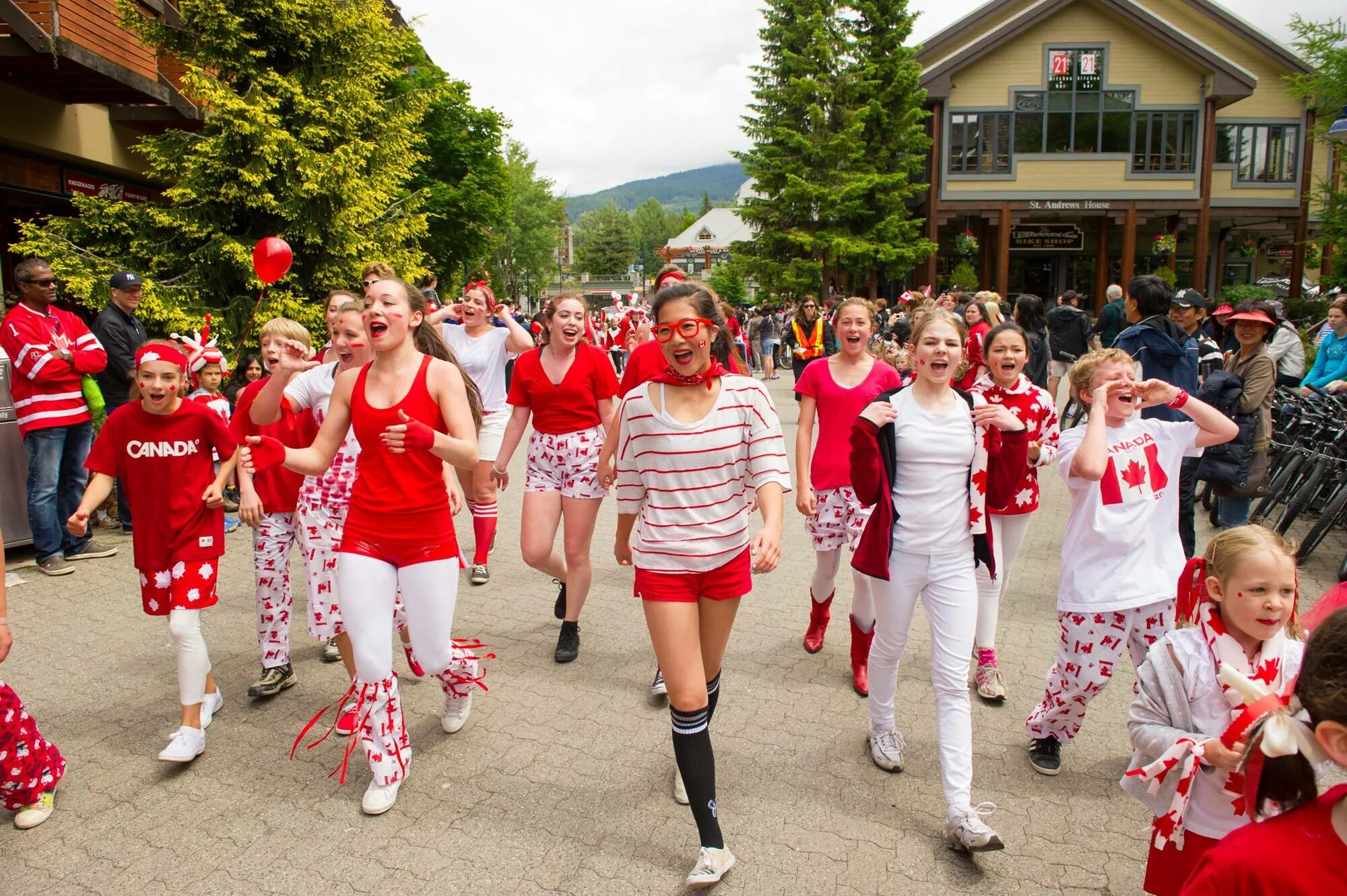 Праздники канады. День канады (canada day). праздник в канаде 1 июля. лагеря в канаде. традиционные праздники в канаде.