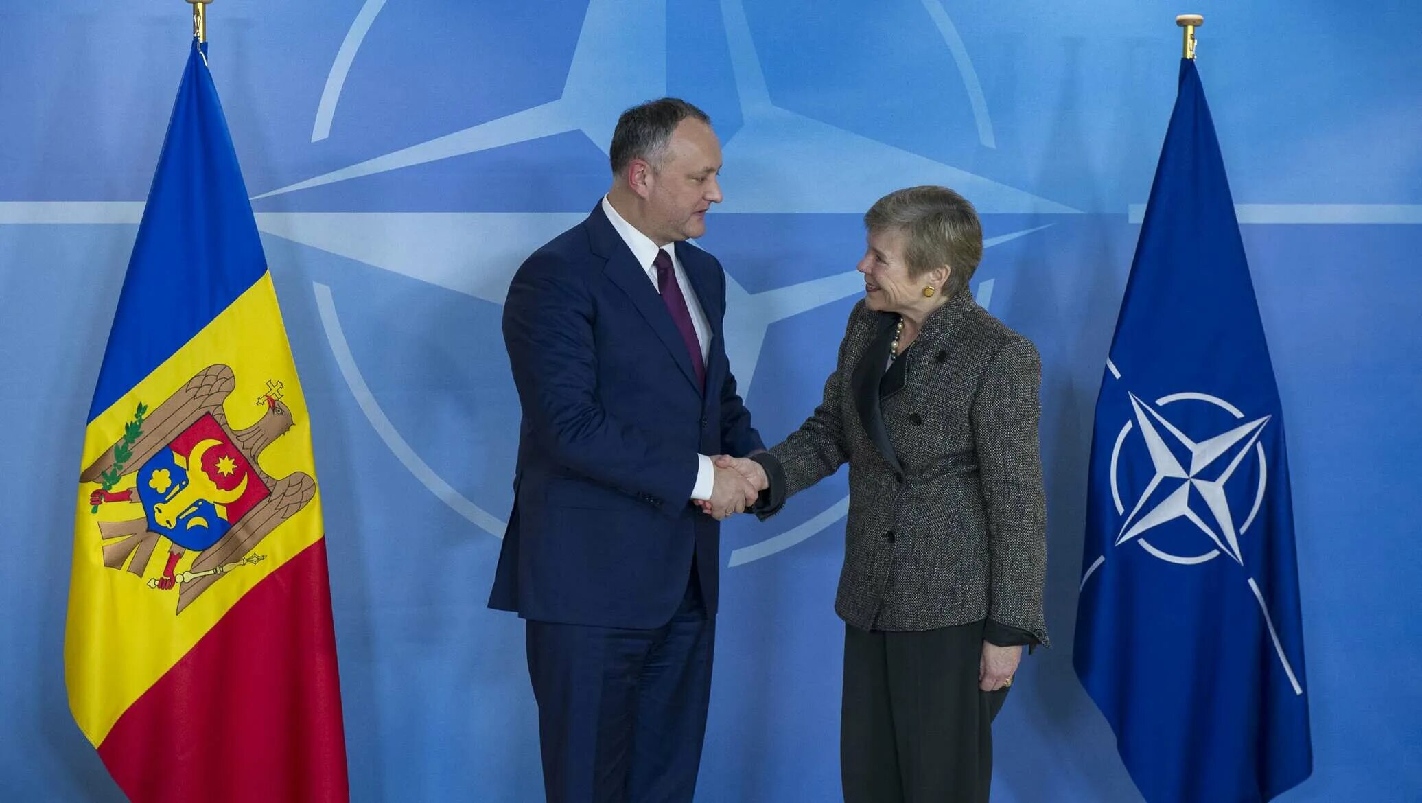Молдова НАТО И Румыния. Молдова НАТО флаги. Молдавия нато входит или нет