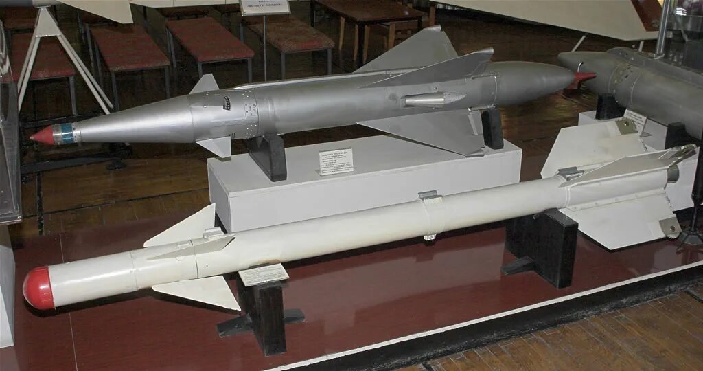 Воздух 1м. Р-13м ракета воздух-воздух. Ракета РС-2ус Авиационная управляемая. Ракета р-13 воздух воздух. Управляемая ракета класса «воздух-воздух» (УРВВ, ур ВВ, РВВ).