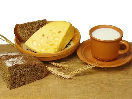 Молоко с хлебом и маслом