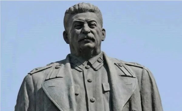 Памятник воинам освободителям донецк. Жизнь нужно прожить так чтобы не. Памятник паникахе волгоград. Памятник культуры муса джалиль. Памятник освободителям донбасса.