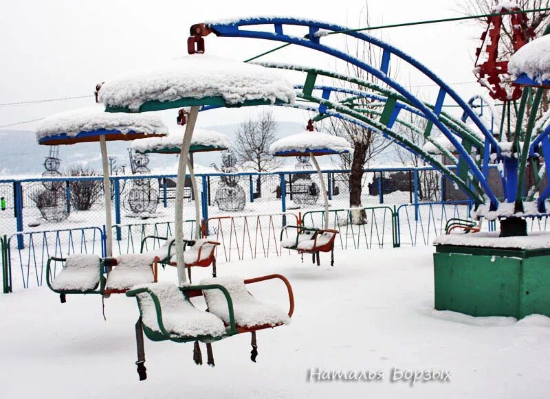 Ледовый парк Иваново. Карусель зима. Ледяной парк в городе Орле. Парк зимой с аттракционами 2009 года. Ледовый иваново