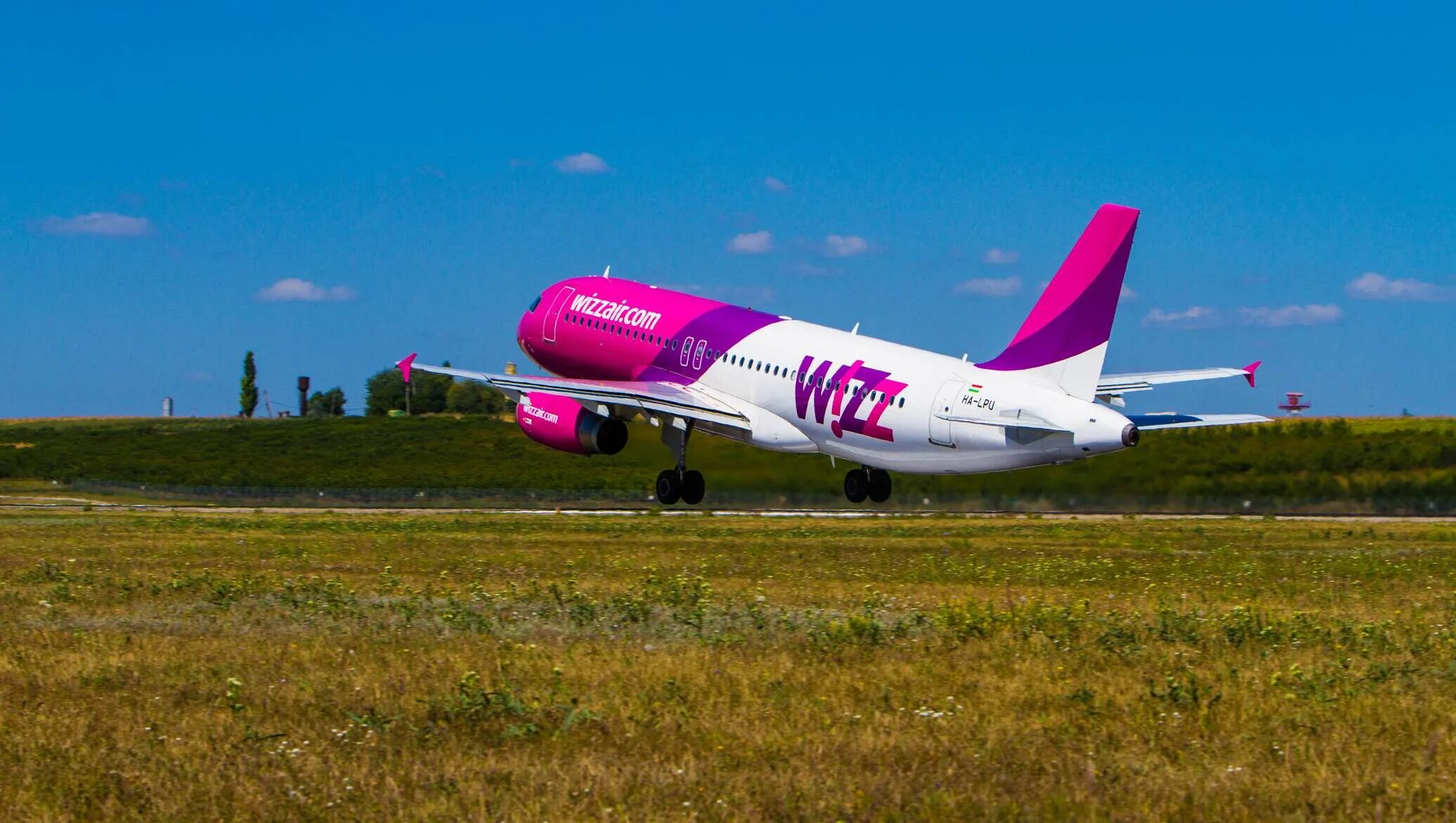 Кишинев молдова билеты. Самолет wizz air кишинев. wizz air авиакомпания в кишинёве. самолет wizz air в аэропорту кишинева. взлет wizzair.