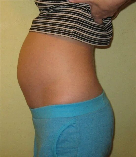 Почему на 17 неделе. Живот на 17 неделе. Как выглядит живот на 17 неделе. 17 Недель беременности фото. Пузики в 16 недель беременности фото.