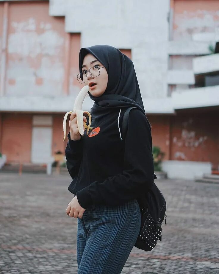 Sotwe hijaber. Нетипичная хиджаб. Индонезия хиджаб. Нефор в хиджабе. Стильный хиджаб хулиган.