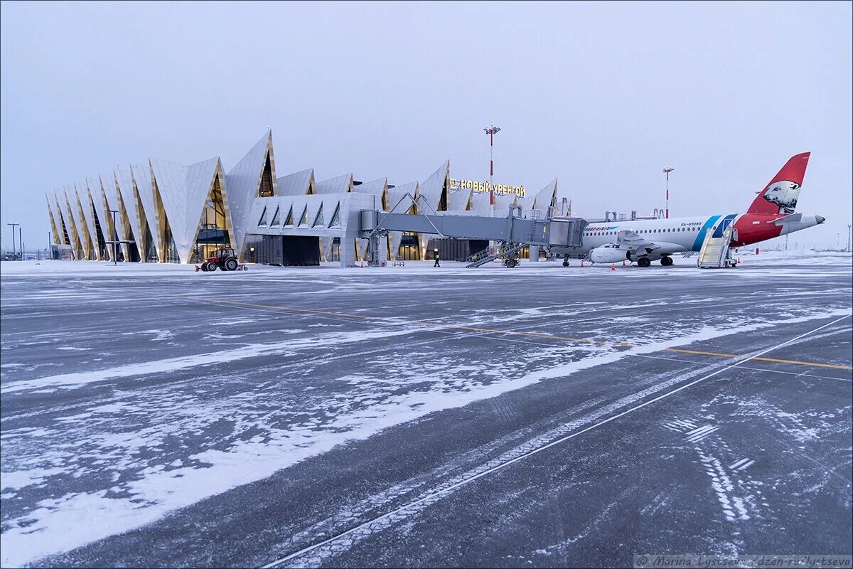 2014 год аэропорт. Новый аэропорт новый Уренгой. Аэропорт Уренгой. Ямало-Ненецкий автономный округ аэропорт новый. Аэровокзал новый Уренгой.