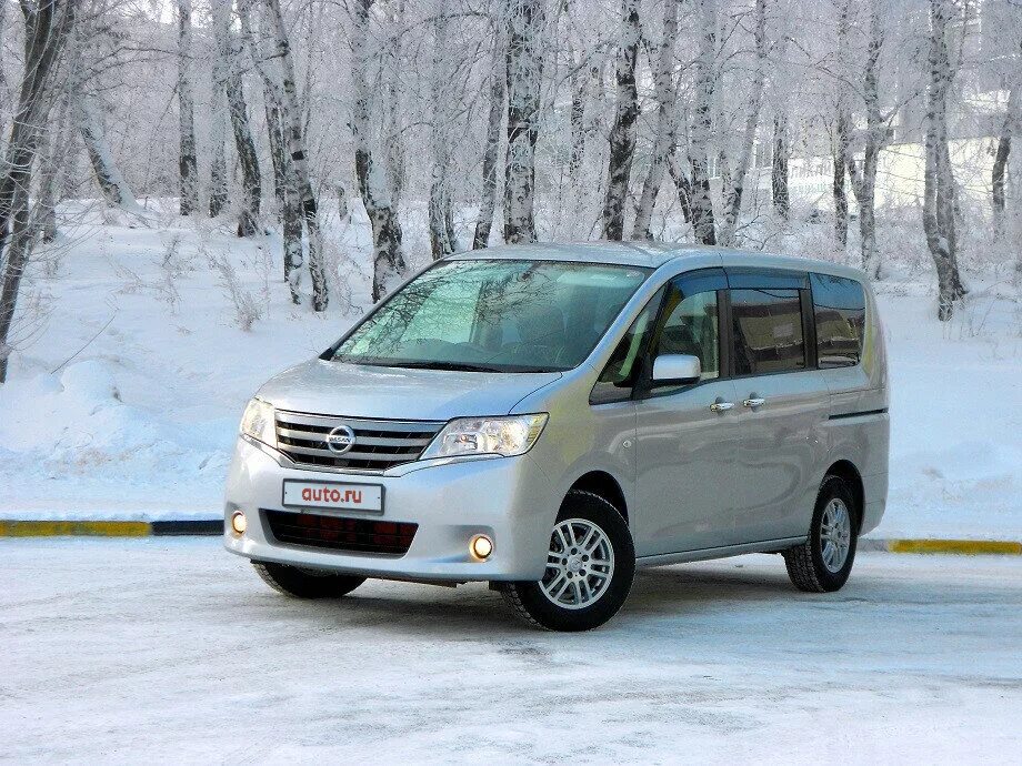 Купить ниссан минивэн. Nissan Serena c26. Nissan Serena IV. Ниссан Серена серебристый. Nissan Minivan.