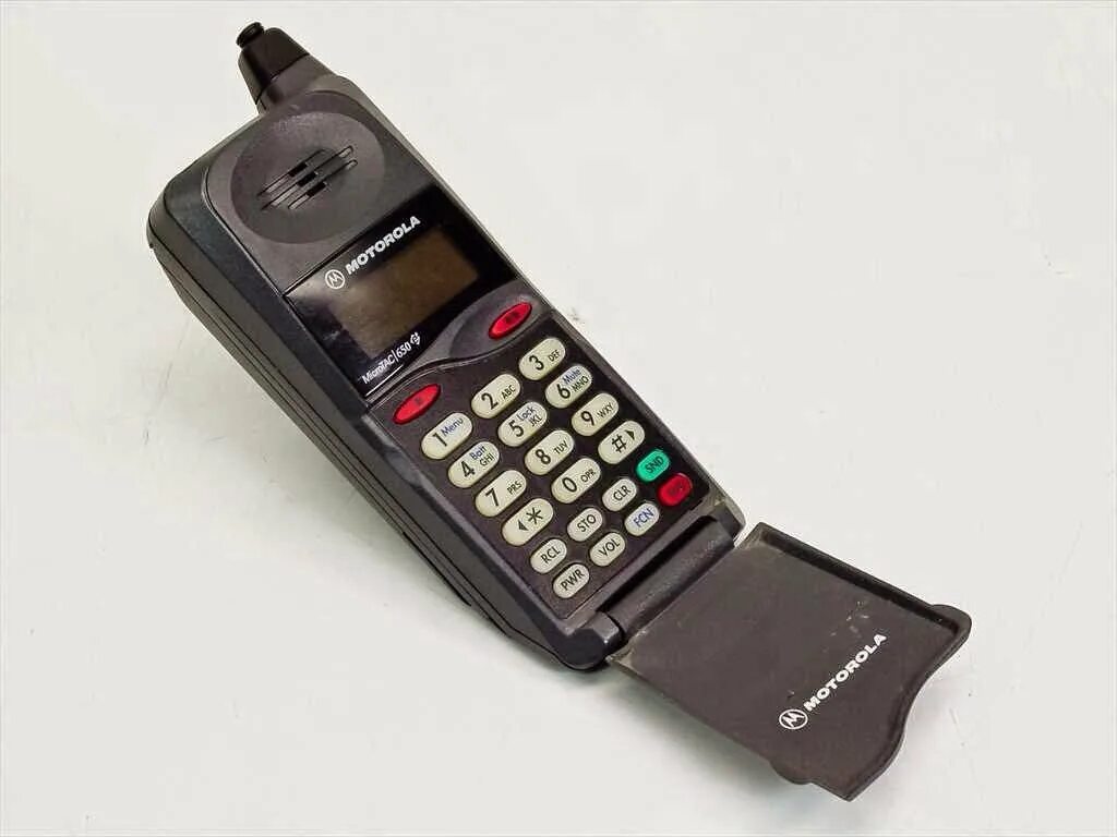 Мобильные телефоны 90. Моторола микротак 9800. Motorola MICROTAC 650. Motorola сотовый 90. Motorola MICROTAC 1989.