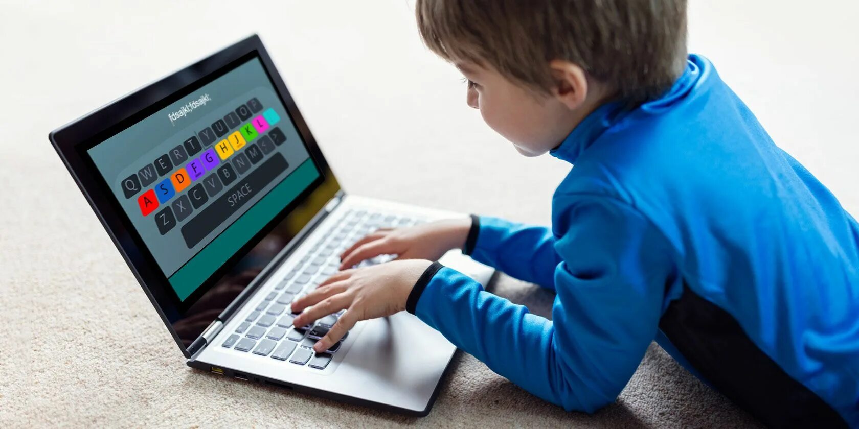 Программирование для детей. Ребенок с ноутбуком. Ребёнок печатает на компьютере. Компьютер и ноутбук для детей. Электронная интернет школа
