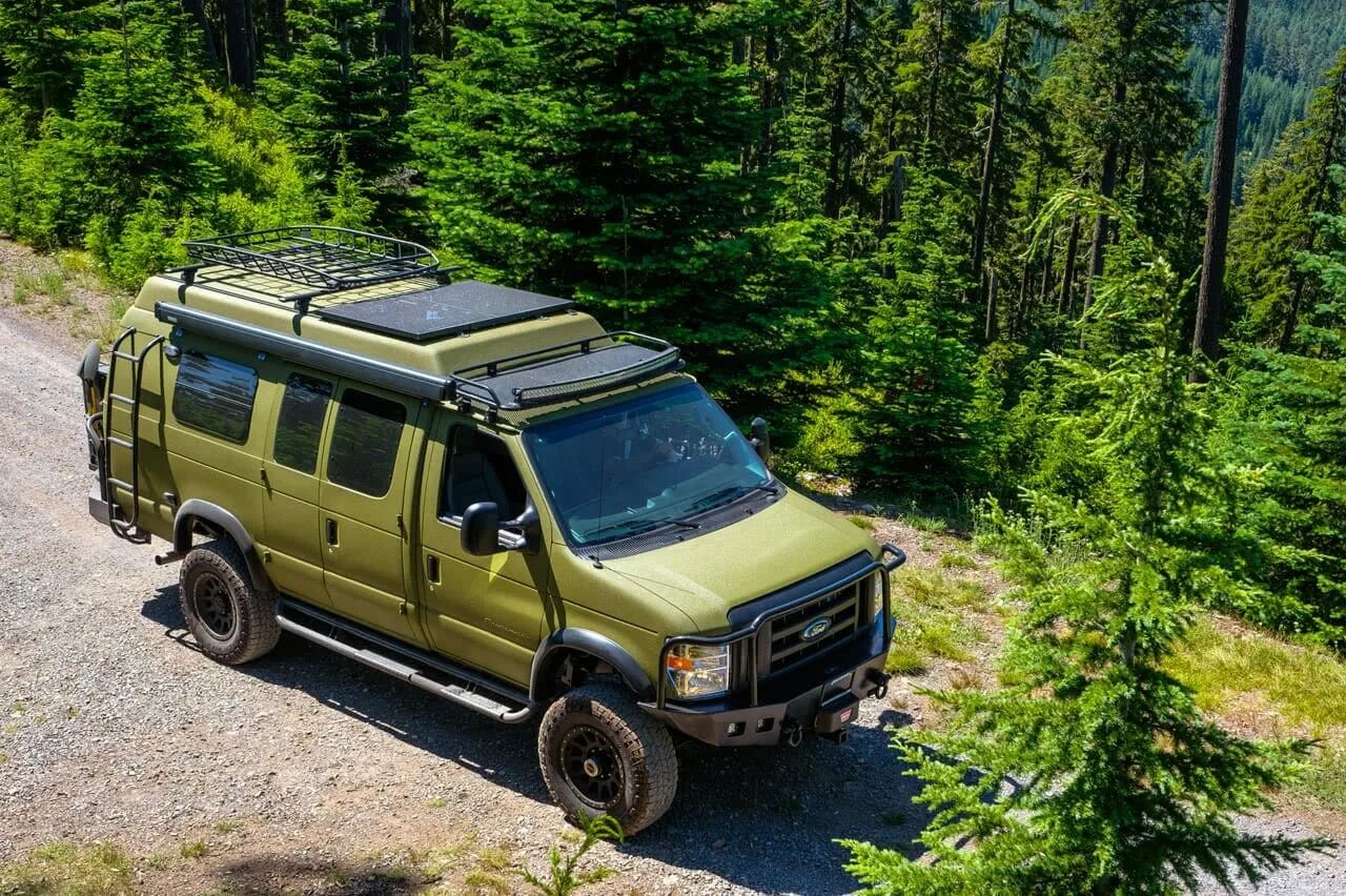 Полный привод дизель механика. Ford 4x4 Sportsmobile. Sportsmobile Ford e-350. Ford e 350 4x4 Sportsmobile. Ford e350 4x4 Camper.