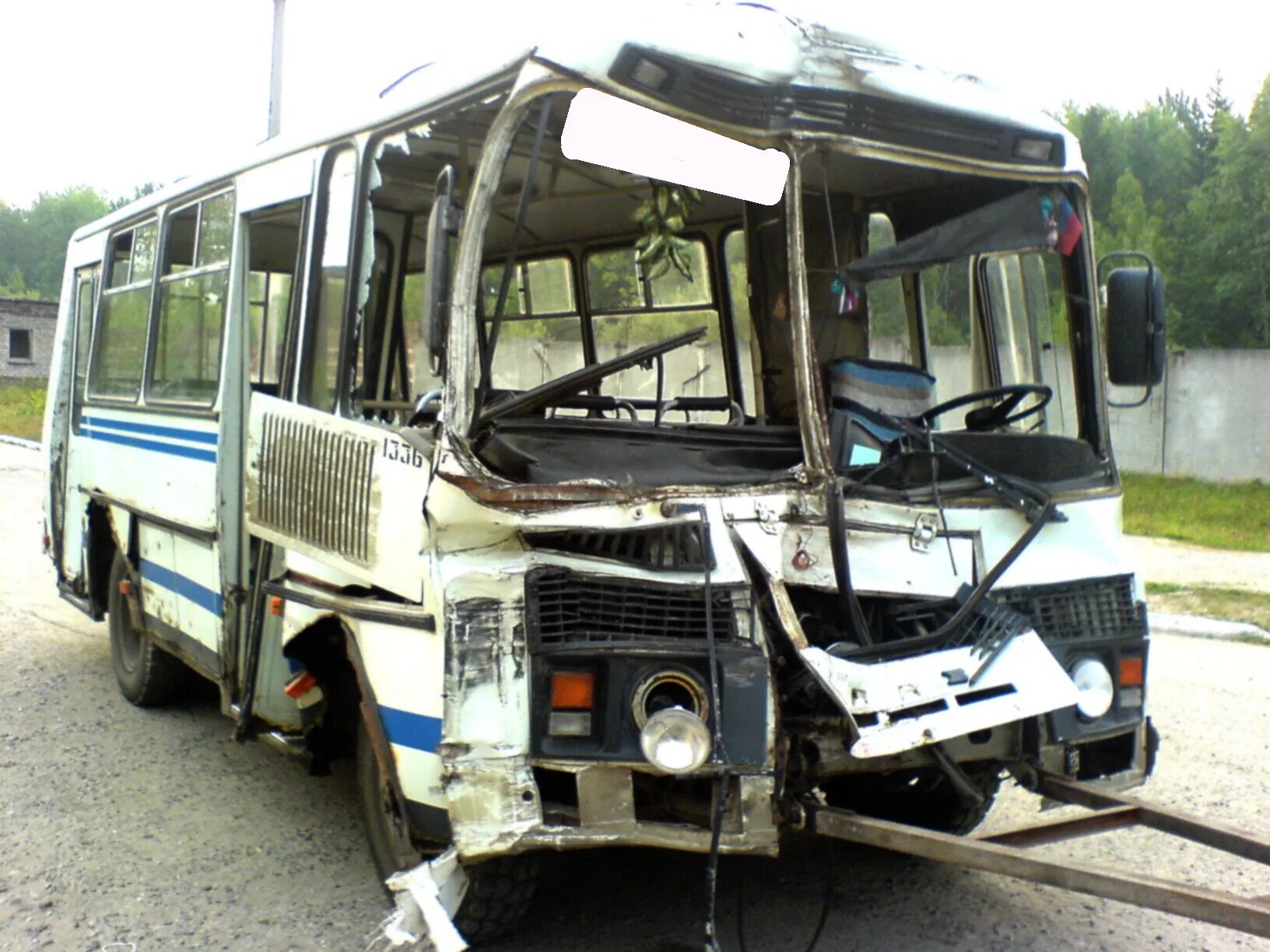 сломанный автобус