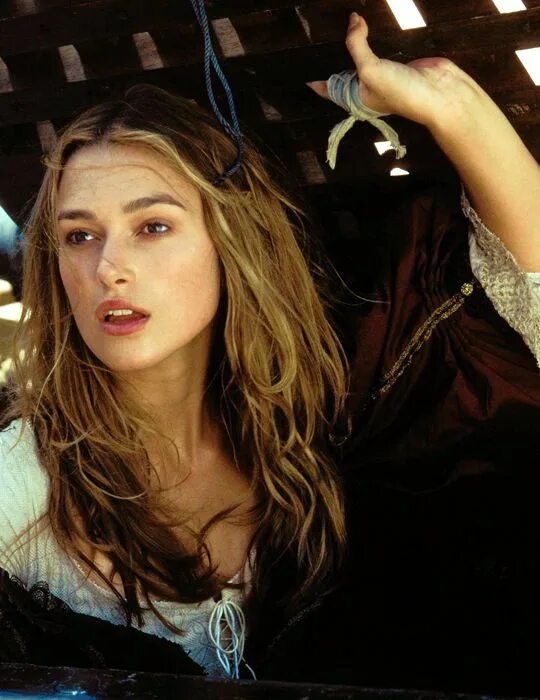 Elizabeth Swan GIFs Tenor