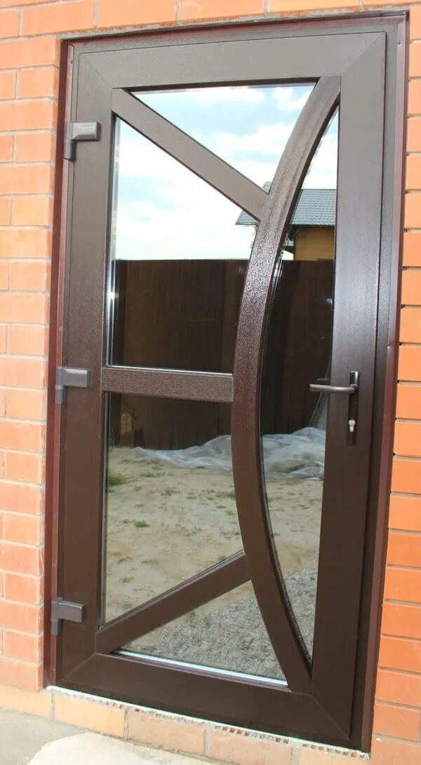 Дверь коричневая со стеклом. Дверь входная т 116 ПВХ. Пластиковые двери входные. Дверь пластиковая со стеклом входная. Коричневая пластиковая дверь.