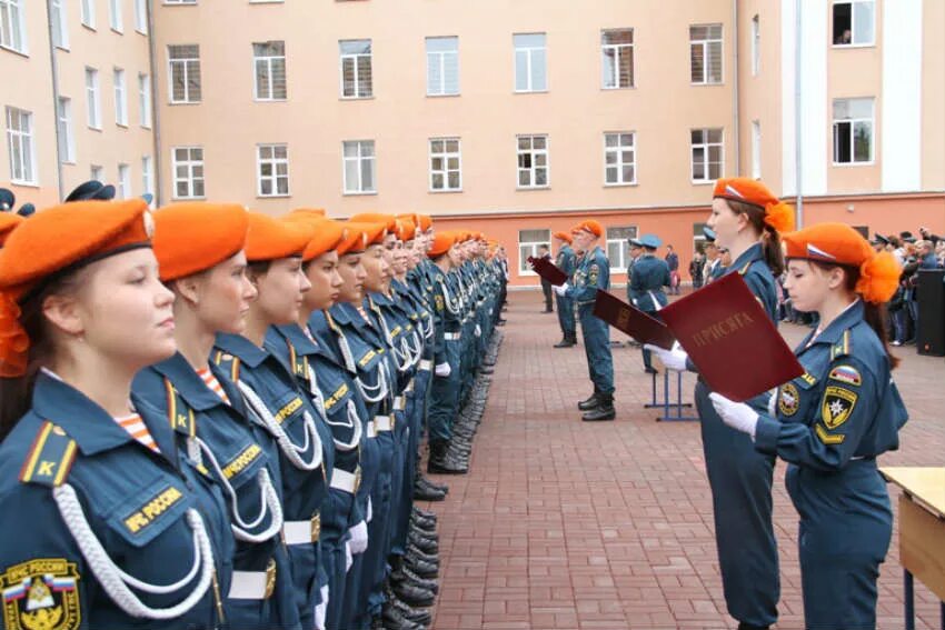 Сайт уральского института гпс мчс. Уральский институт МЧС Екатеринбург. ГПС МЧС Екатеринбург институт. Уральский институт пожарной безопасности МЧС России Екатеринбург. Уральский институт государственной противопожарной службы МЧС.