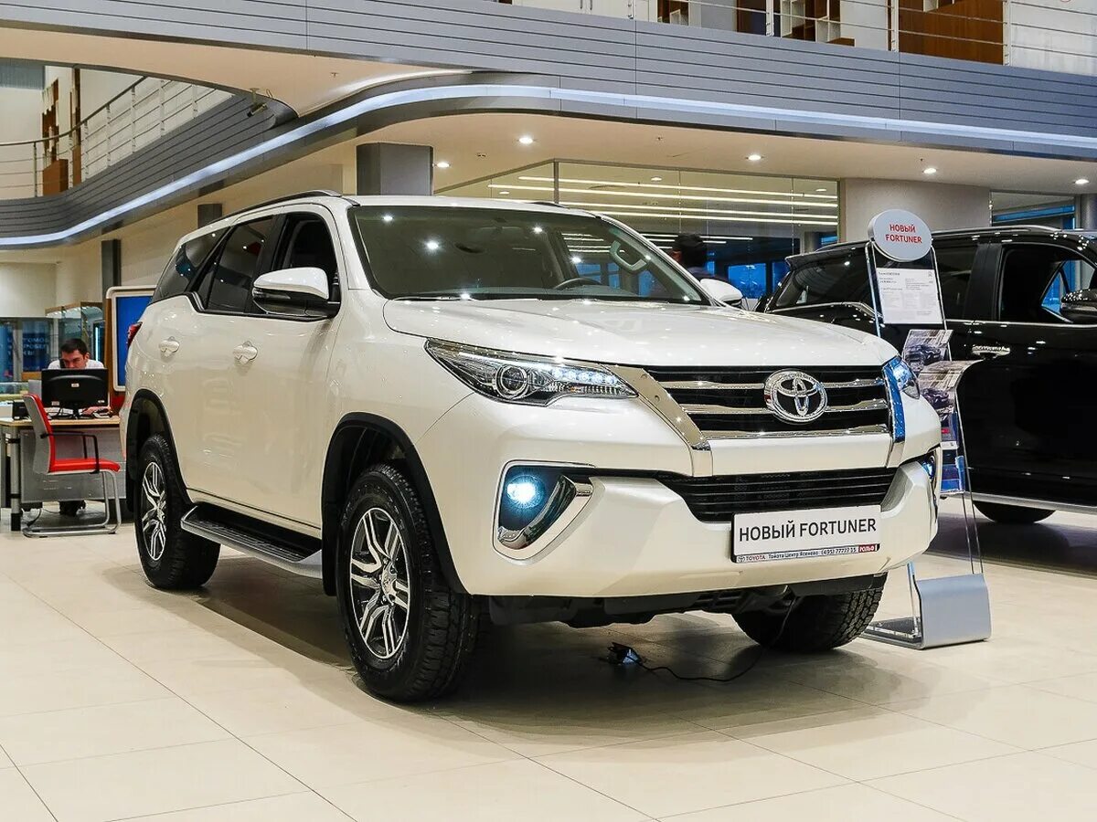 Купить новый фортунер. Джип Тойота фортунер. Toyota Fortuner 2. Toyota Fortuner II, 2017. Новый джип Тойота фортунер.