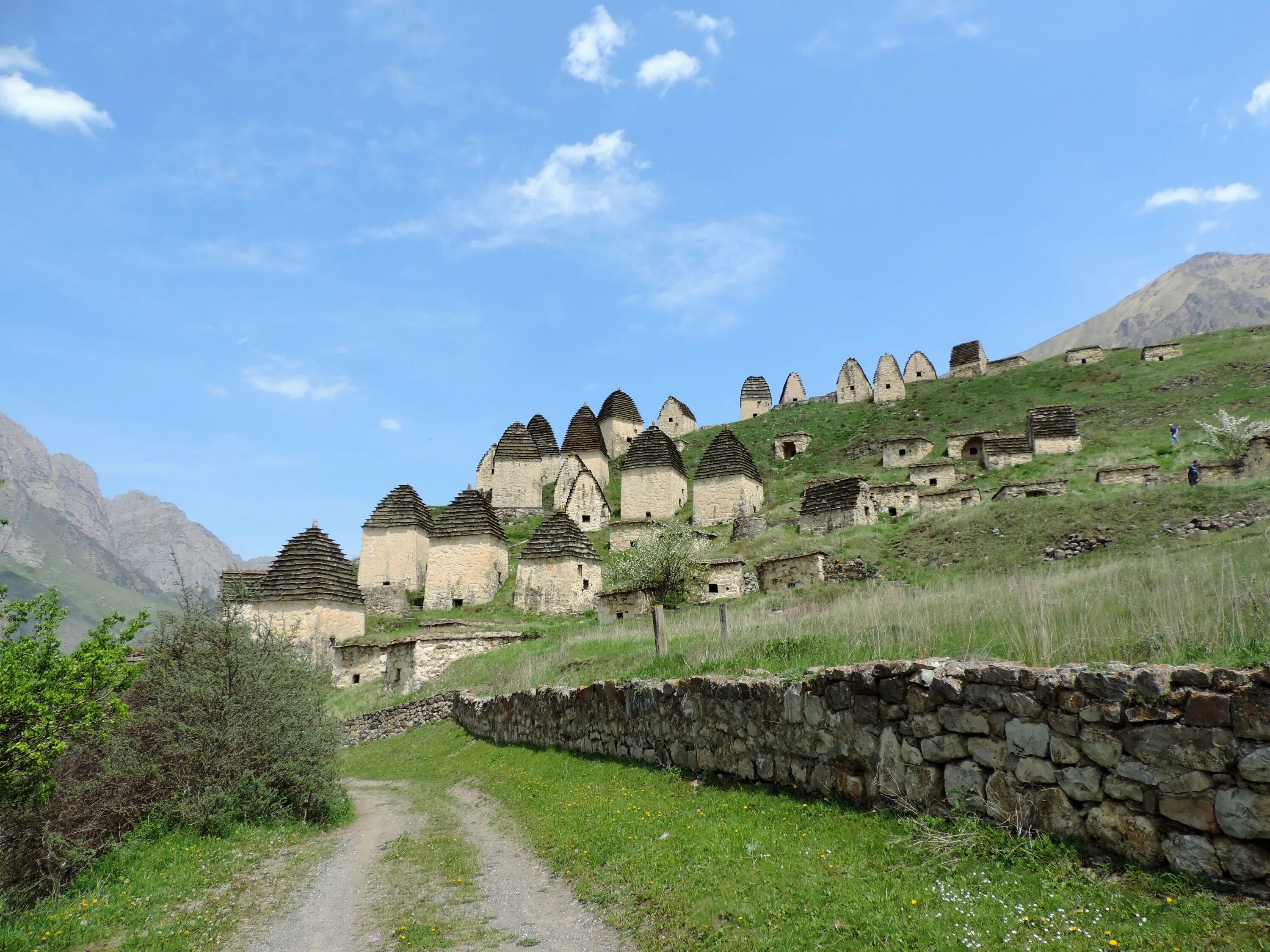 2008 г осетия. Дагварс Северная Осетия. Северная Осетия Алания. ДАРГАЗ Северная Осетия. Даргавс в Северной Осетии.