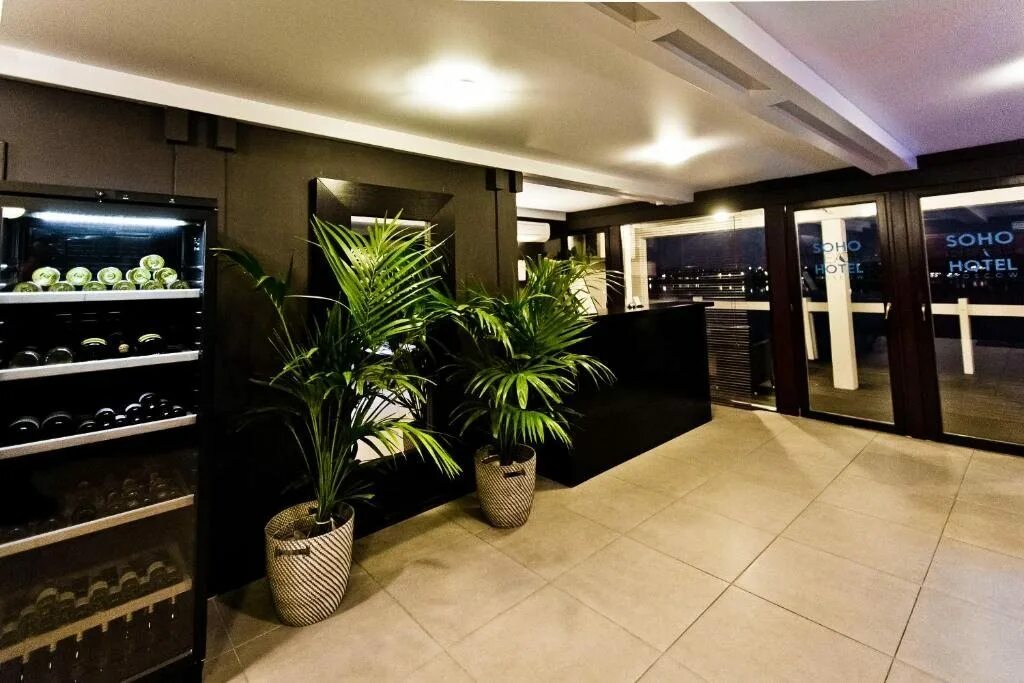 Сохо мастер. Soho beach hotel красногорск. сохо бич москва. отель сохо в москве. сохо кантри клаб москва.
