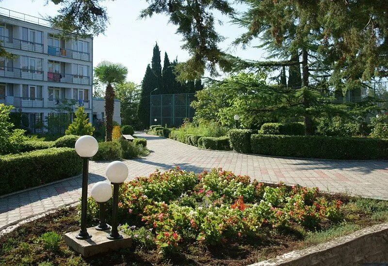 Пансионат в алуште сайт. Ателика Восход Алушта. Курортный отель Ателика Восход Алушта. Пансионат Восход Алушта. Ток Восход Алушта территория.