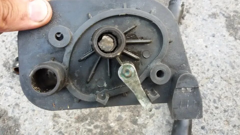 Кран отопителя 3310. Клапан печки ваз 2115. Клапан печки ваз 2115. Кран печки 2114 артикул оригинал. Кран отопителя печки ваз 2115.