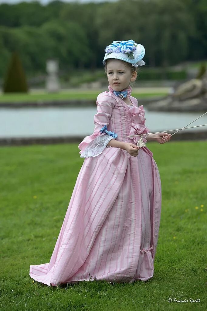 Нарядиться принцессой. Детские платья 18 века. Платья 18 века. Девочка в платье 18 века. Детское платье 18 века.