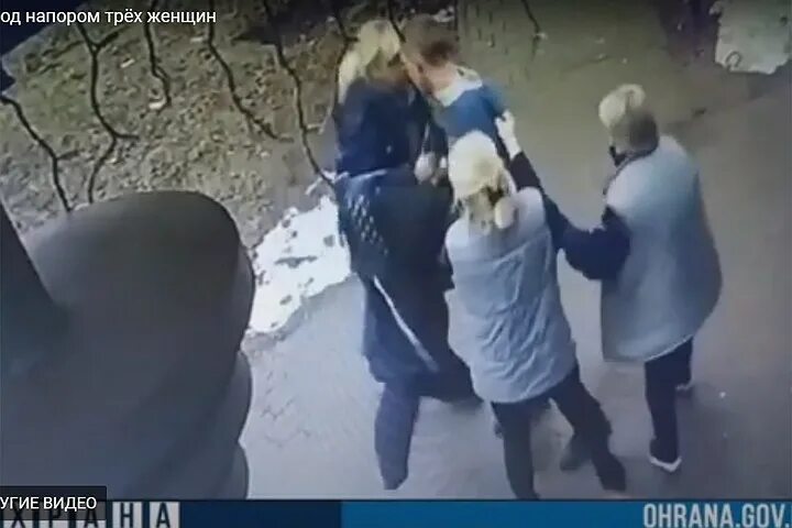 женщину поймали видео