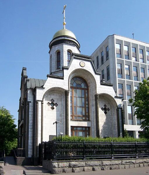 храм метро октябрьская. церковь св мученика иоанна воина на якиманке. храм метро октябрьская. храм метро октябрьская. церкви архангела гавриила и иоанна воина на якиманке.