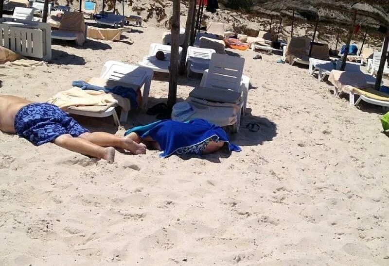 Расстрел туристов в Тунисе на пляже 2015. Теракт в Тунисе на пляже 2015 отель. Теракт в Тунисе расстрел туристов. Нападения на туристов