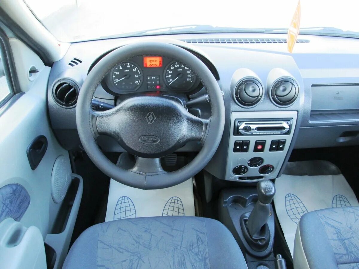 Рено логан 1 поколение салон. Торпеда рено логан 2011. 248106958r щиток приборов. Рено логан 2007 1. 68 10 075 56r щиток приборов рено логан.