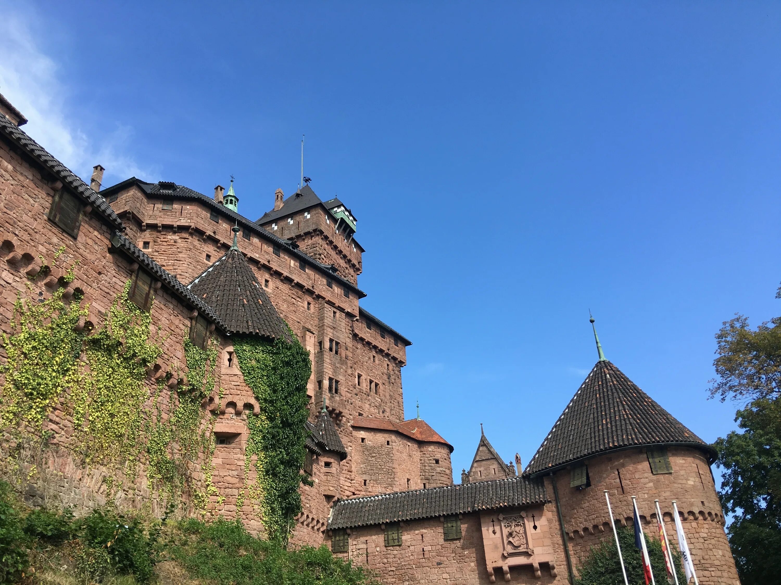 Haut Koenigsbourg Castle. Средневековые замки Эльзас. Донжон Эльзас верхний Кенигсберг. Замок Хаузен Эльзас. Village крепость