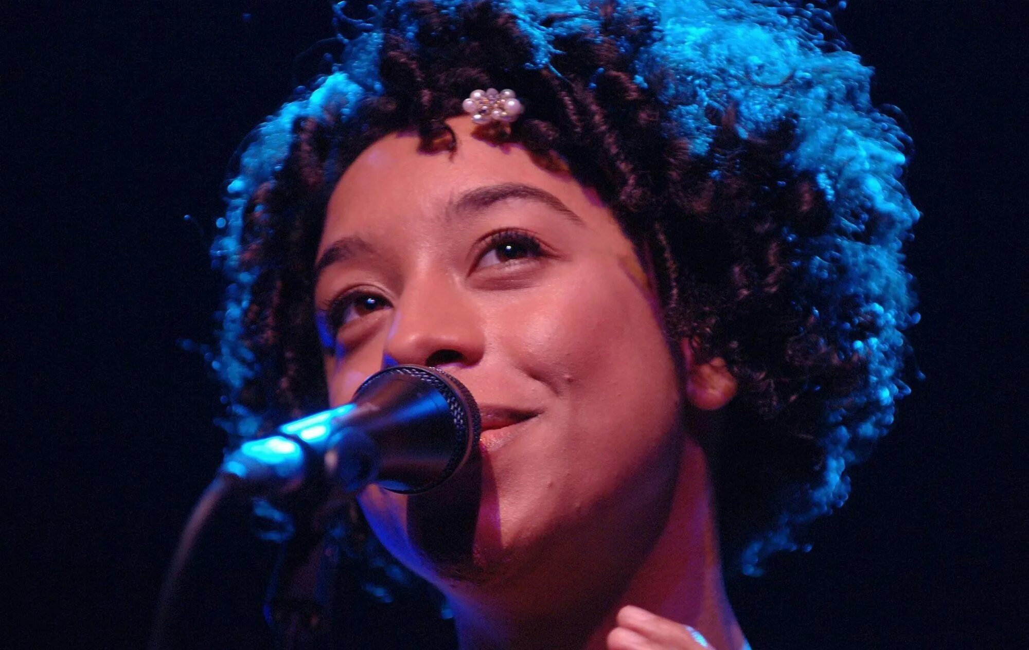 Put your records on corinne bailey. Corinne bailey rae фото. corinne bailey rae_corinne bailey rae [2006] album cover. corinne bailey rae the sea cover.