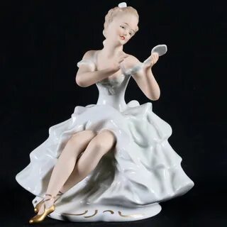 Фарфоровая статуэтка "Балерина с зеркалом". Ручная роспись. Германия, Wallendorf