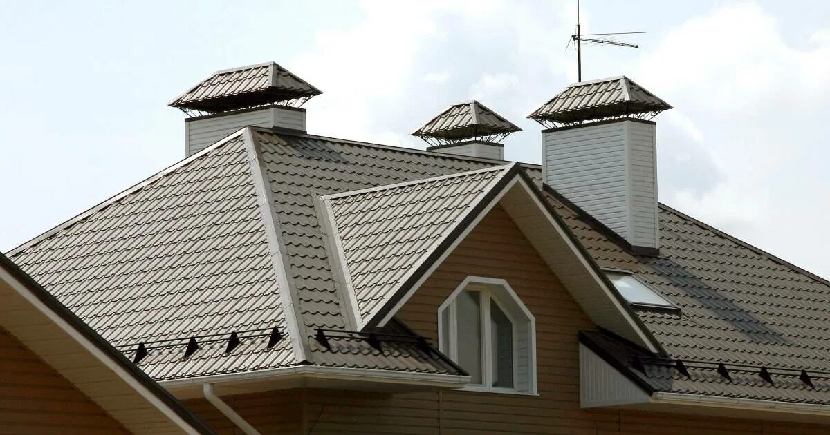 Ral3011 крыша металлочерепица. Металлочерепица каскад rr32. Ключ металлочерепица. Кровля из металлочерепицы. Металлочерепица "испанская сьерра" 8017.